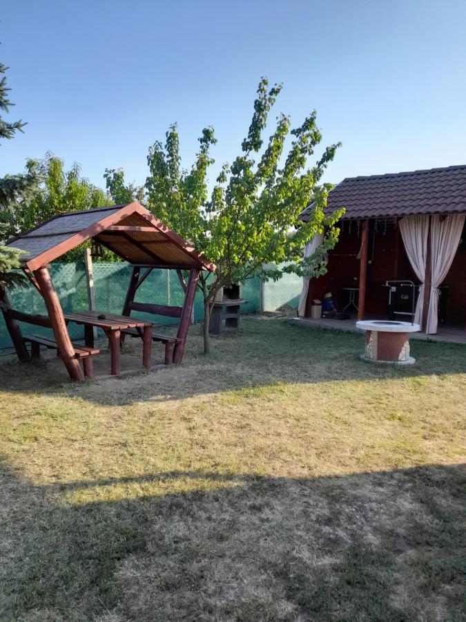 Vadrozsa Vendeghaz-Apartman Demjén Exterior foto